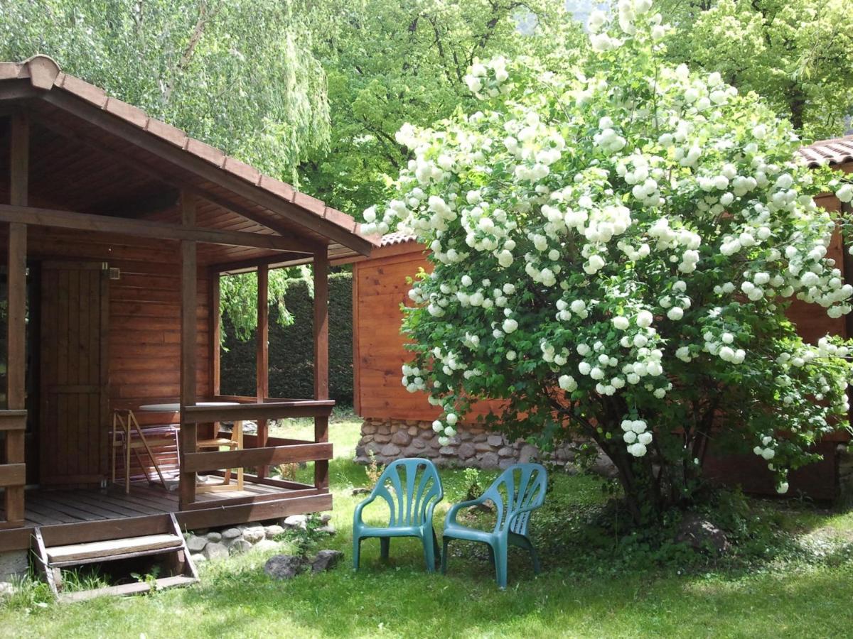 Les Chalets Quazemi A Casteil 外观 照片
