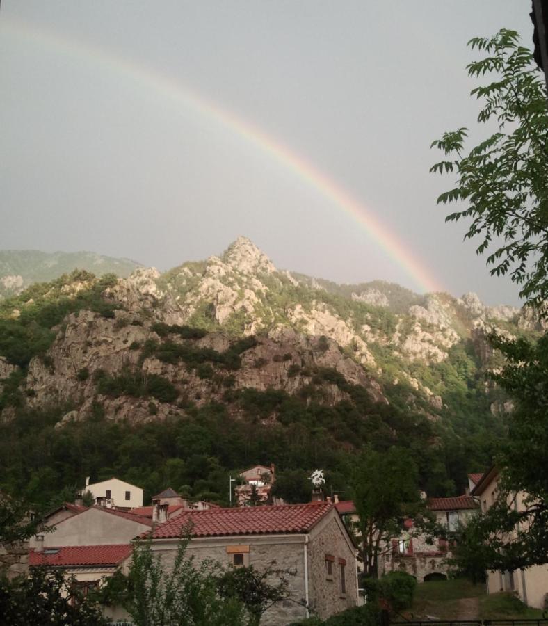 Les Chalets Quazemi A Casteil 外观 照片