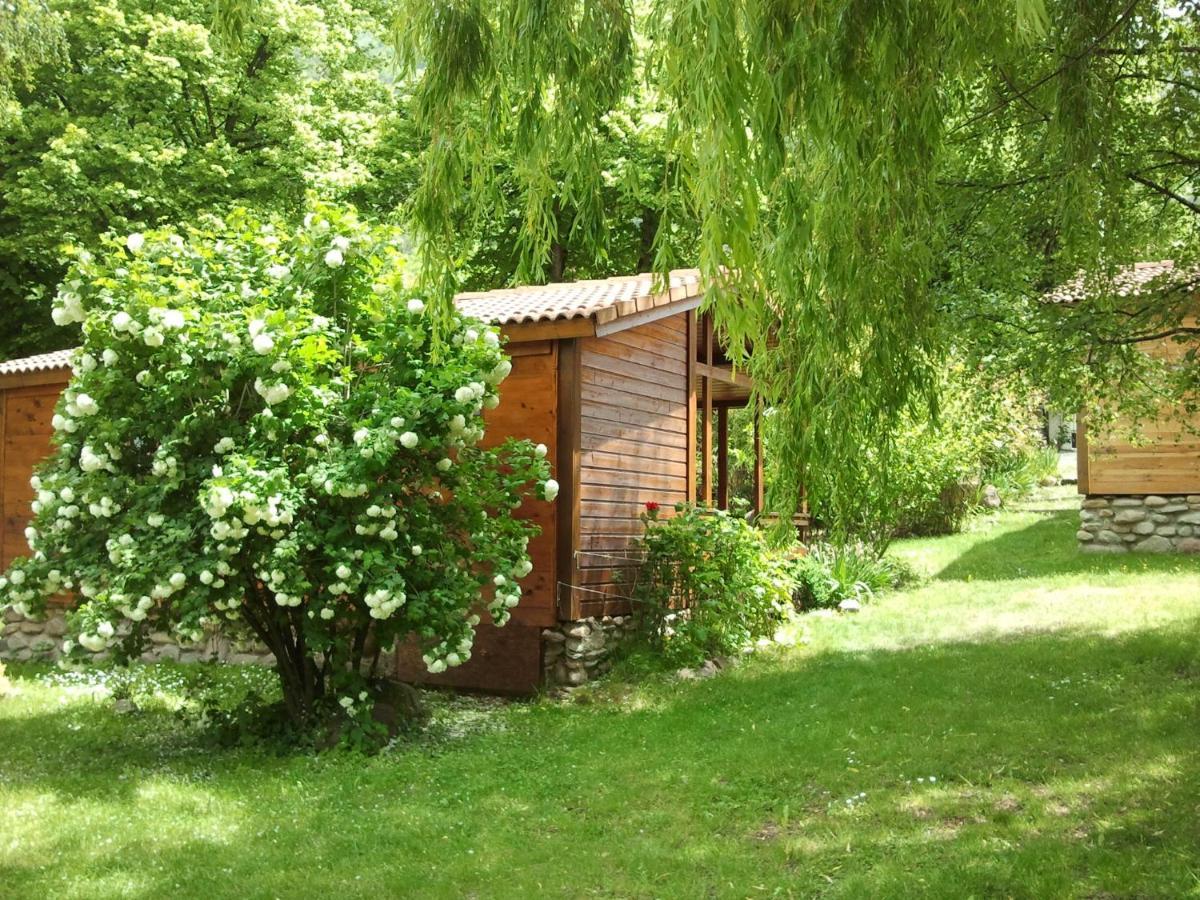 Les Chalets Quazemi A Casteil 外观 照片